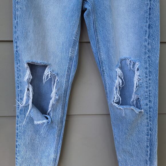 American Eagle Mom Jean Distressed Busted Knee Light acid wash Size 2 Cotton - Picture 6 of 11